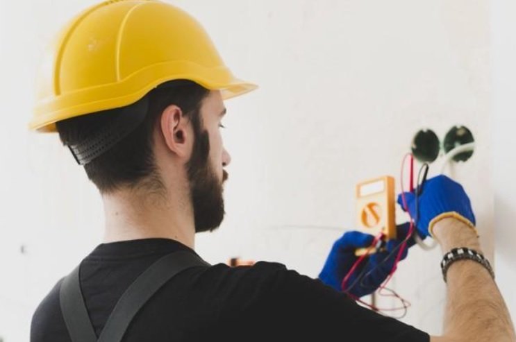 Benefits of getting services from professional electricians