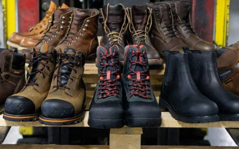 How Should Work Boots Be Fit – Very Tight or Loose? 