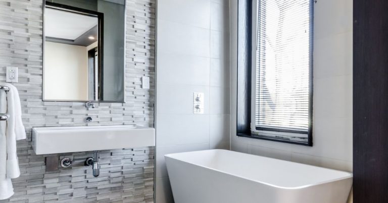 The Best Shower Door Options for Your Bathroom